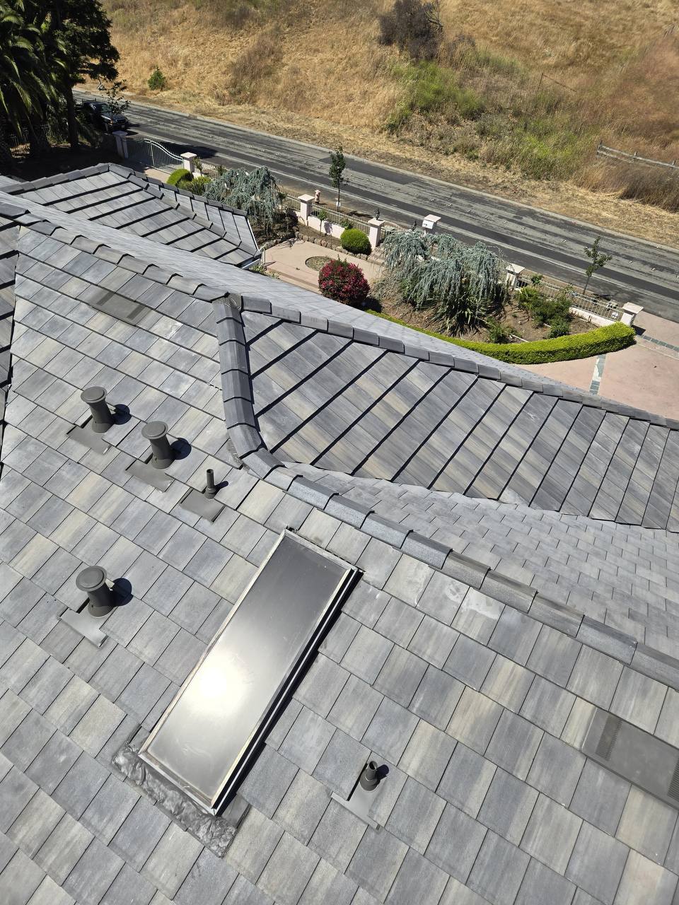 Close aerial detail of finished Saxony Country Slate concrete tile with skylight